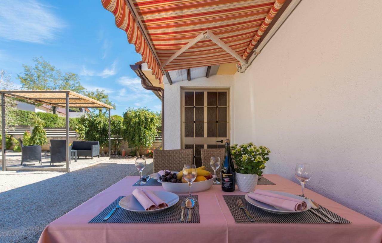 Cottage Nilda I Musalez Extérieur photo